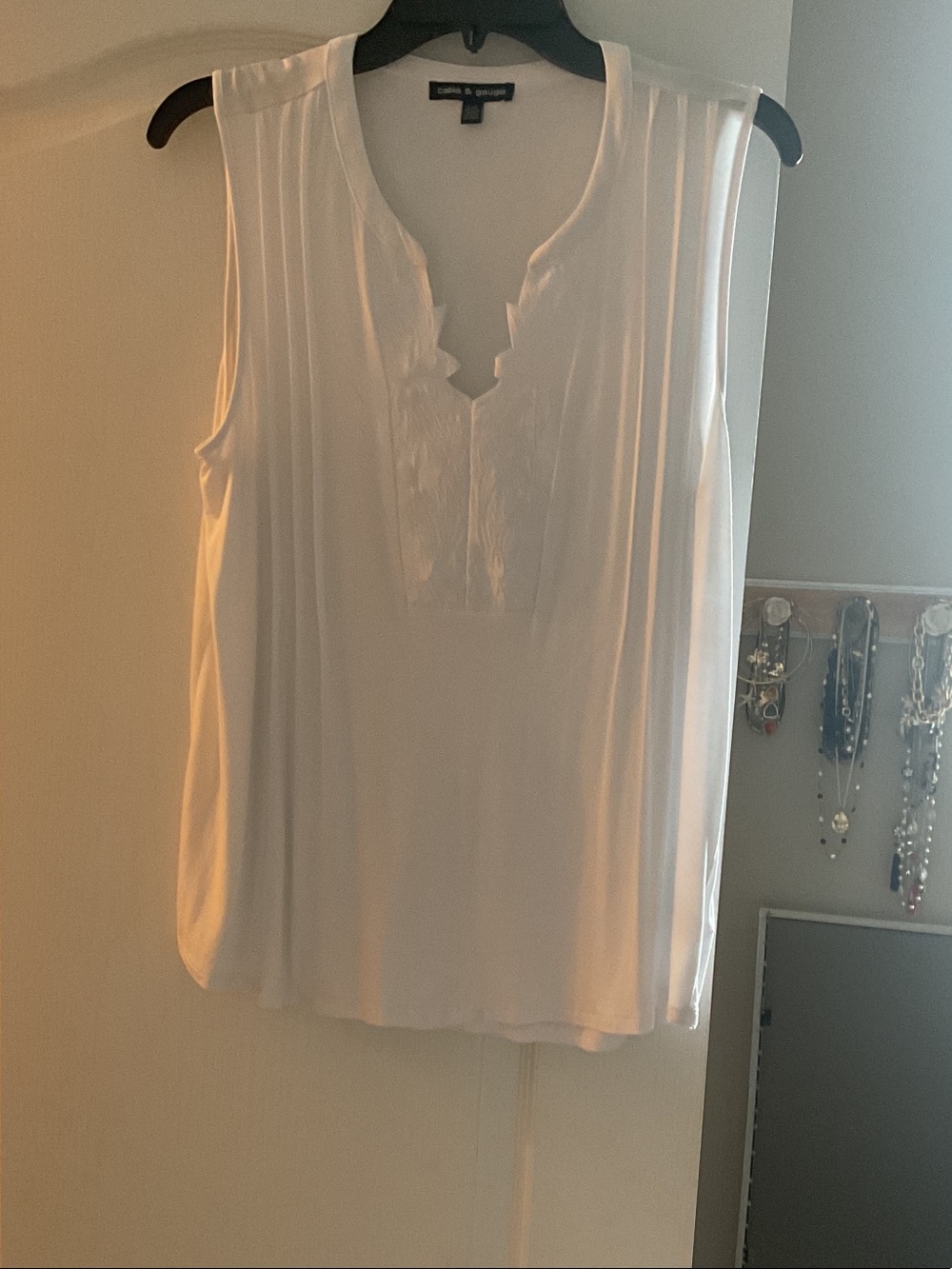 Cable & Gauge White Crewneck Top